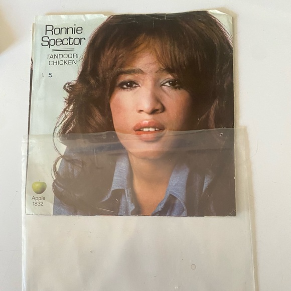 Ronnie Spector Try Some, Buy Some / Tandoori Chicken Apple Records Vinyl 7" 45 - Picture 3 of 4